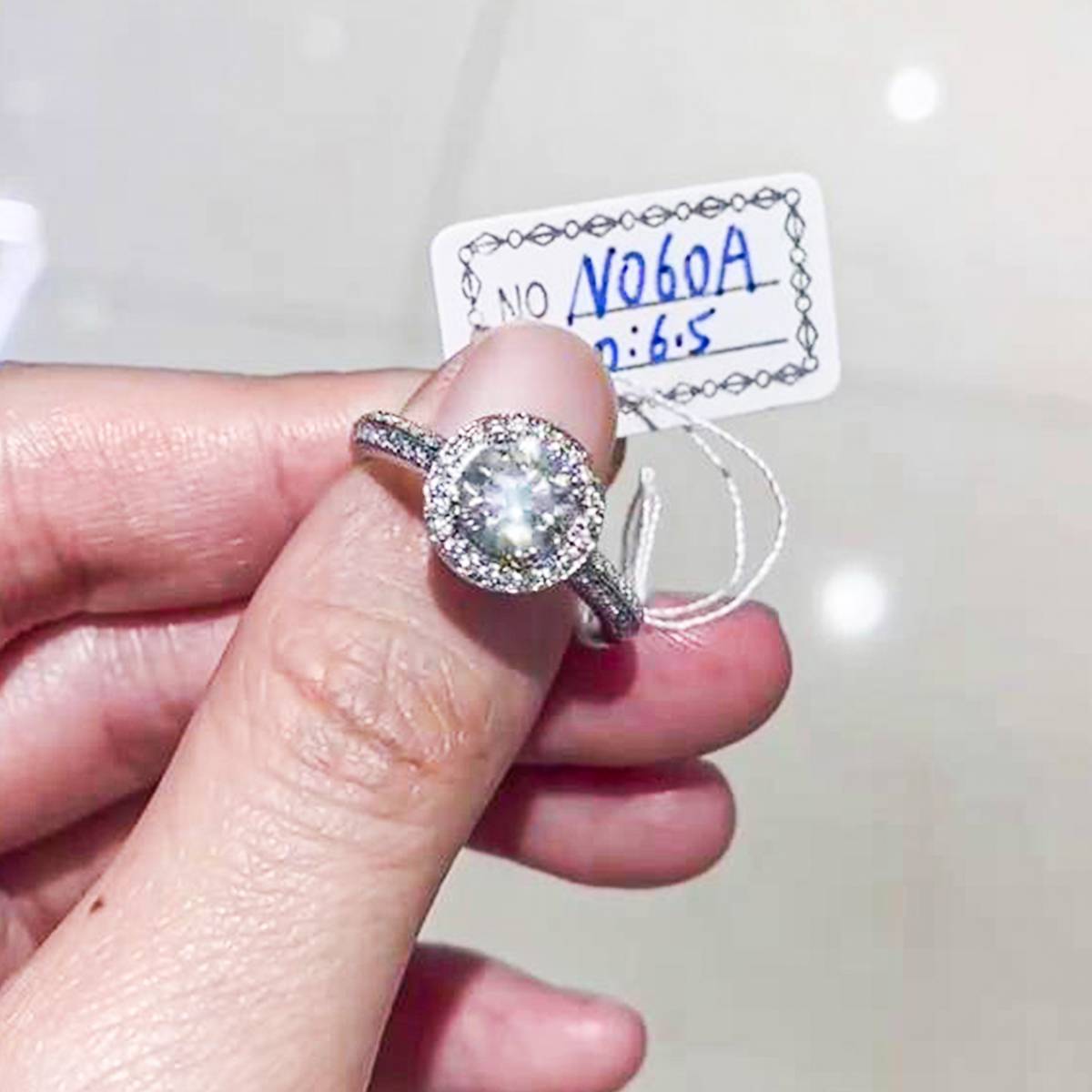 满镶圆包女戒S925银镀白金定制主石莫桑1.0ct/副石高碳钻